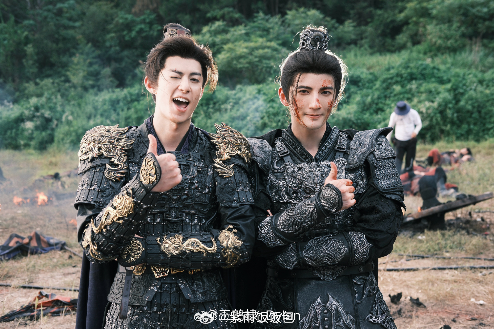 王鹤棣孟子义徐海乔合照看完《将门独后》杀青特辑，满心都是期待，能感受到整个剧组满