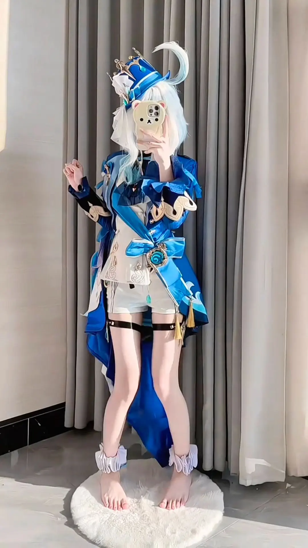 三选一哦。芙宁娜cos