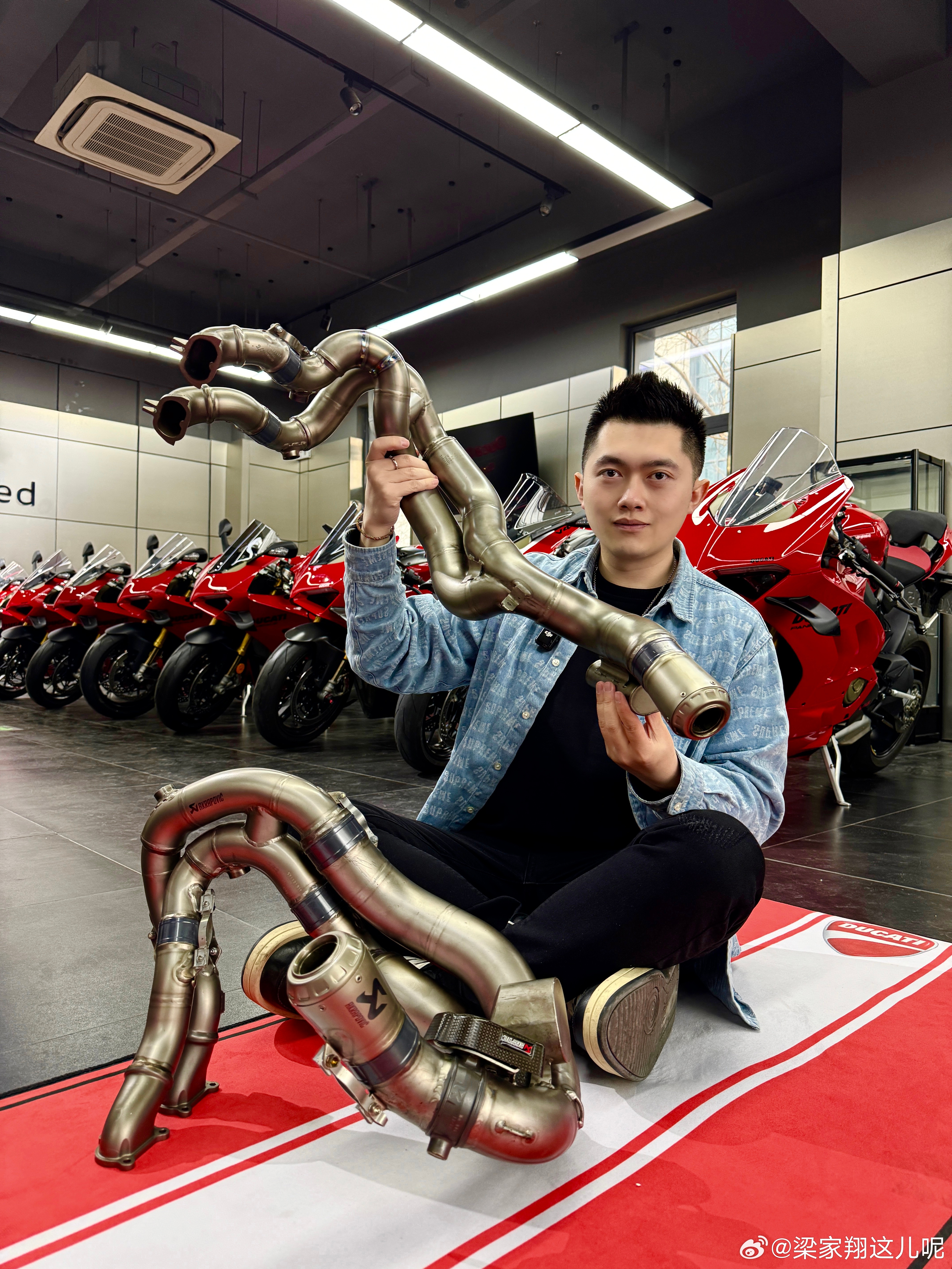 国内唯一的杜卡迪WSBK厂队非市售排气，16万！没错儿，这套排气16万啊，能买一
