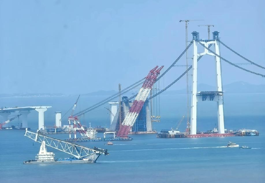 5月18日，福建网友上传至社交平台的一张“厦金大桥建造现场”的图片，不知道的还以
