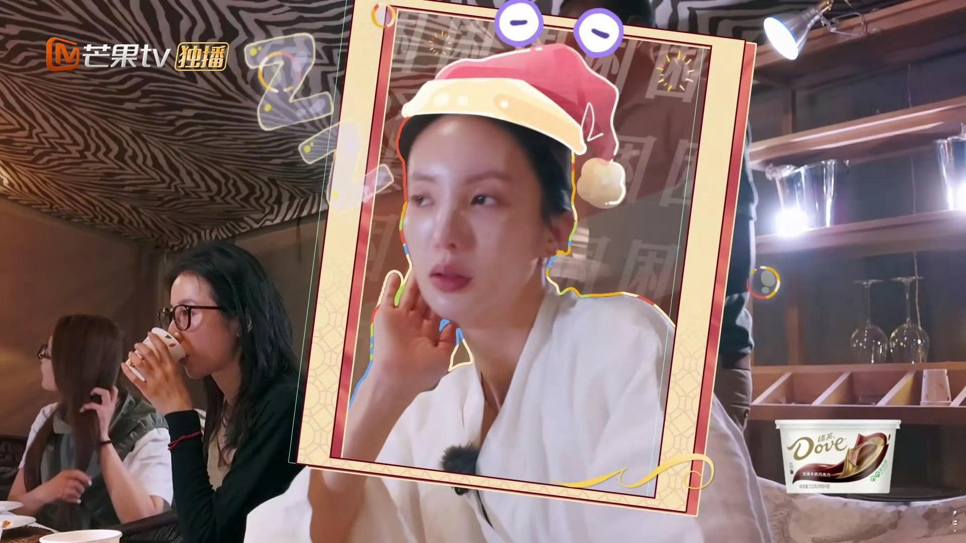 金晨吃饭优雅女人 金晨在《花儿与少年》中展现了优雅的用餐方式，被弟弟吐槽时机智回