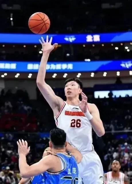 京粤大战失色！
京粤大战曾多次成为CBA总冠军之争，但近几个赛季己经呈现一边倒，