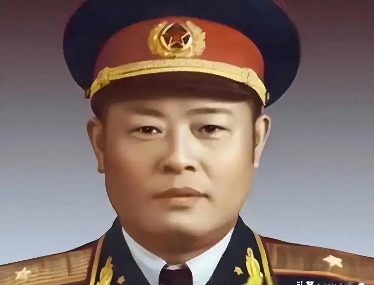 原昆明军区政委谢振华少将。

1985年夏天，昆明军区政委谢振华接到一个改变命运