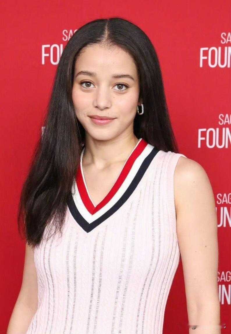 外娱资讯，Chase Infiniti近日出席了新片《一战再战》演员工会基金会的