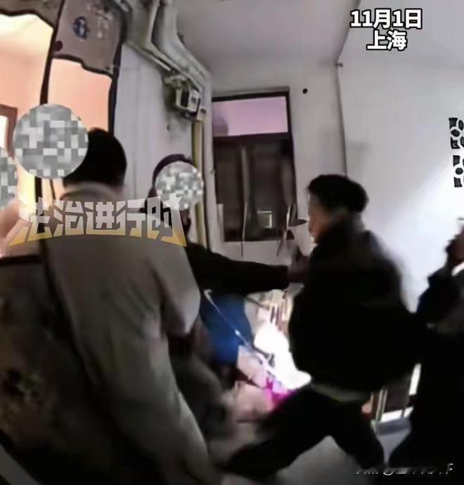 劝邻居别乱扔垃圾反遭殴打，希望上海警方公正处理，不要给上海形象抹黑
 
大家好！