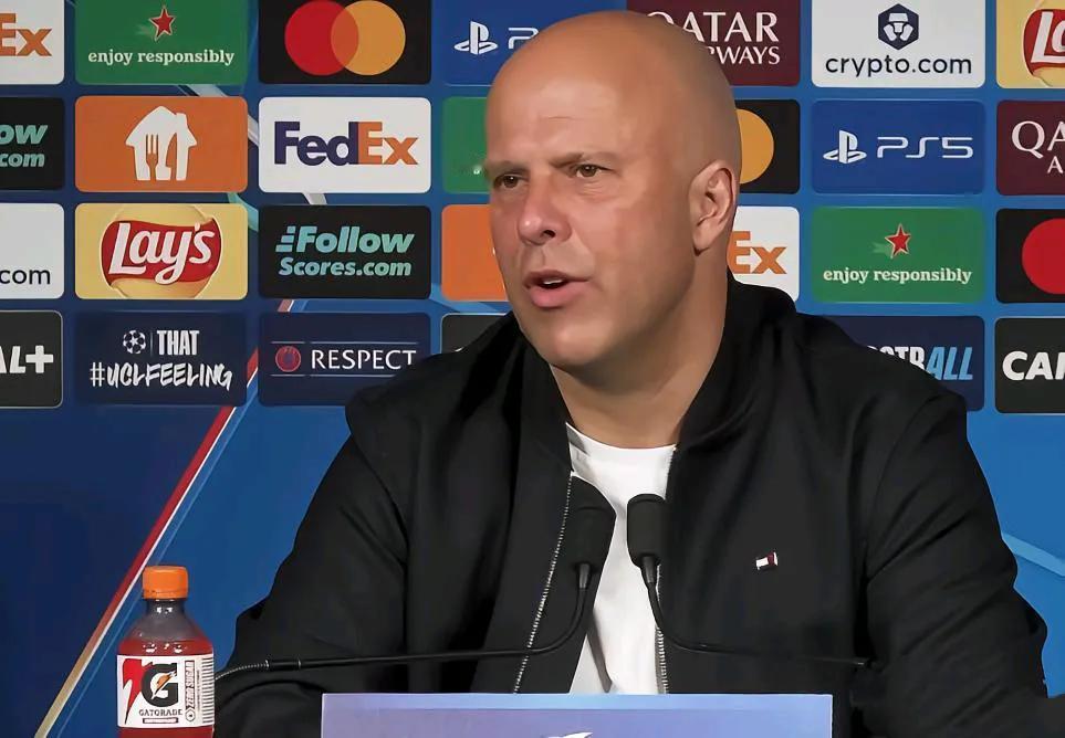 利物浦主帅斯洛特否认战术有问题，直言对手太强。
在欧冠比赛0-2输给巴黎圣日耳曼