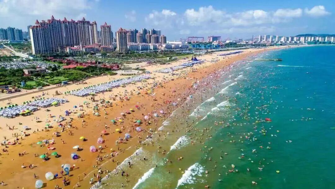 7月1日起，青岛西海岸新区金沙滩、银沙滩、灵山湾（城市阳台）3处海水浴场全面开放