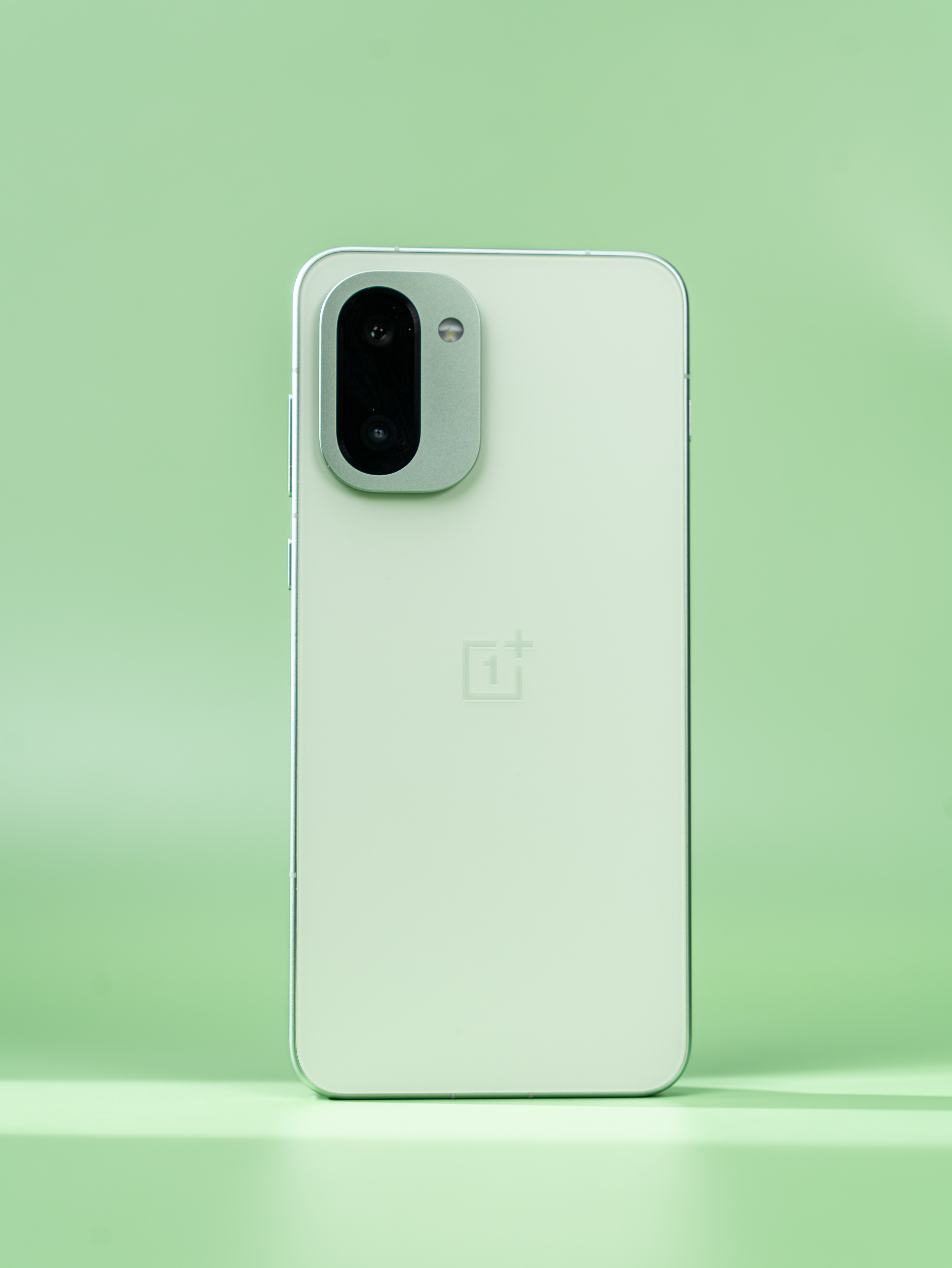 【鸭哥试玩】第560件：兄弟们，电竞手机现在真是卷上天了！一加Ace 6T价格亲