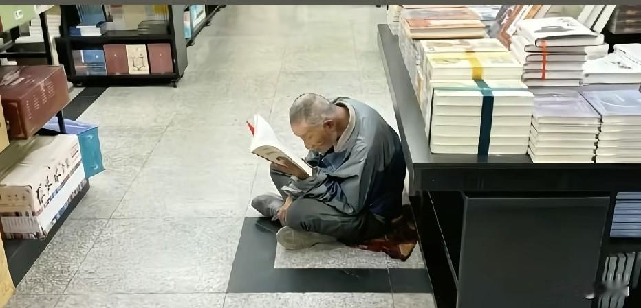 知识在任何人的面前，都是一视同仁，没有贫贵来形容