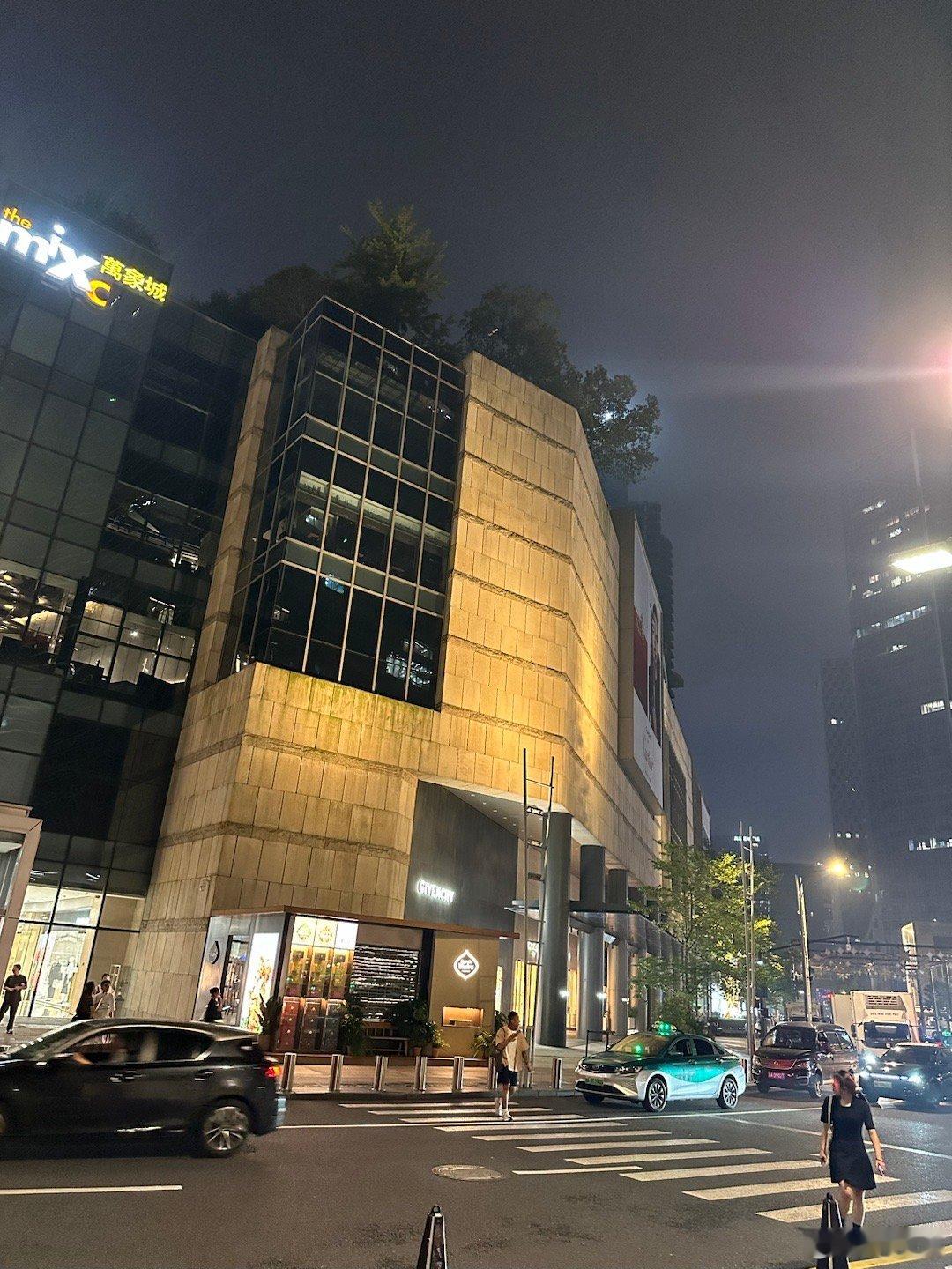 杭州的腿 是真白啊  ​​​