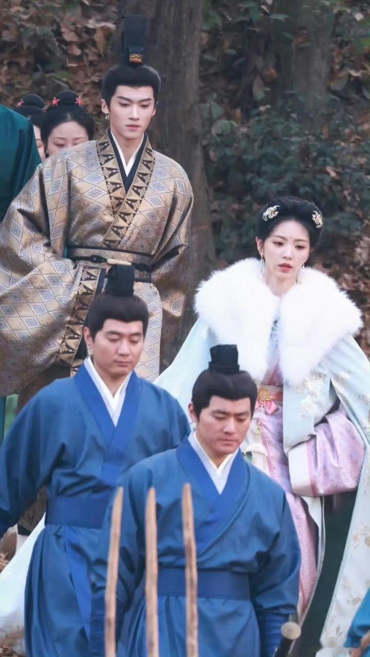 田曦薇闫桉外景路透田曦薇闫桉嫁金钗外景路透田曦薇闫桉嫁金钗外景路透，不错不错，