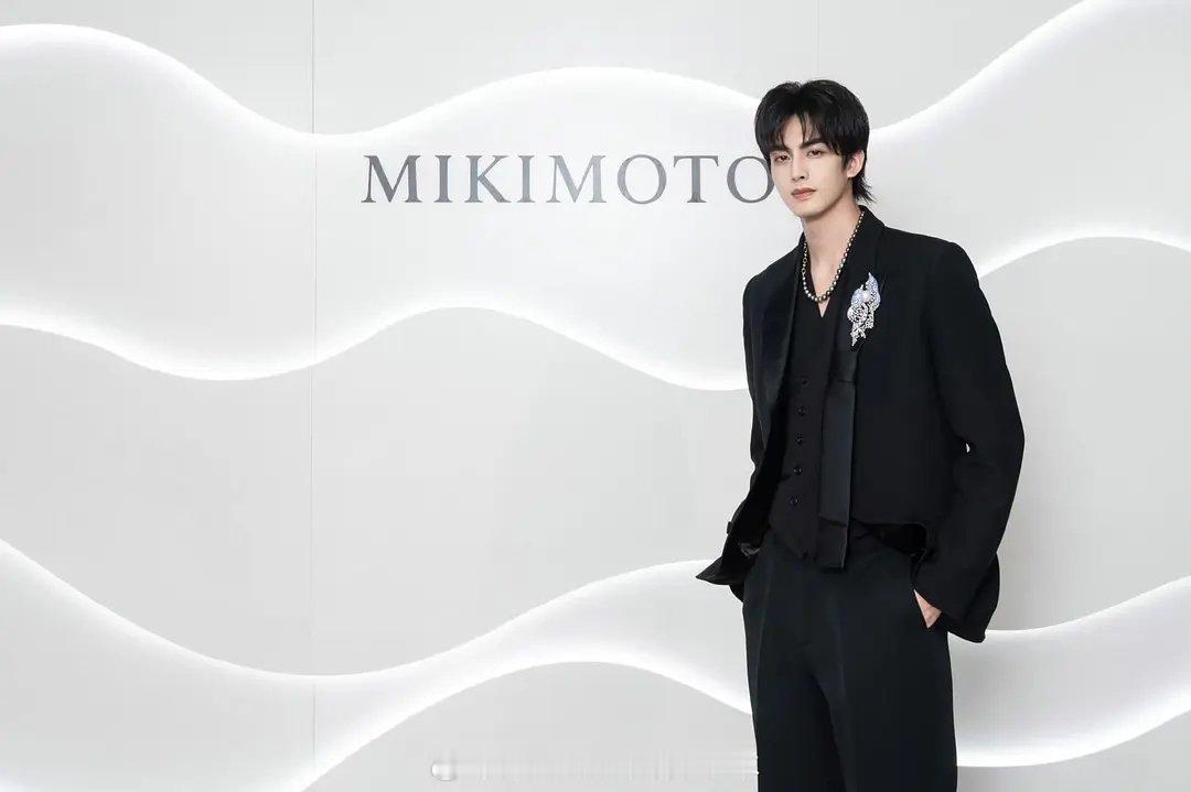 宋威龙有颜有身材，为啥就是不温不火呢？ ​​​