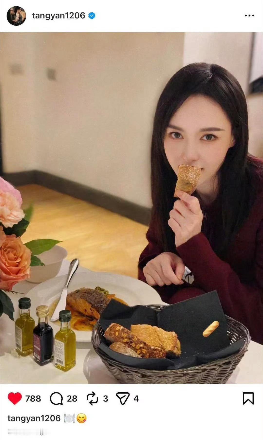 唐嫣你又开始自己画眉毛了吗唐嫣你又开始自己画眉毛了吗？梦回当年宅家自拍的蜡笔小新