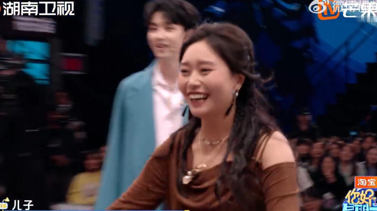 谐音梗是被李雪琴郭俊辰玩明白了谁能想到声母游戏能玩出航母梗啊！李雪琴郭俊辰你们的