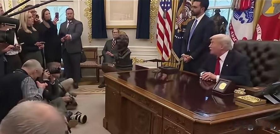 特朗普谈俄乌和平计划

特朗普在白宫接受记者提问，有现场记者问：美国提出的28条