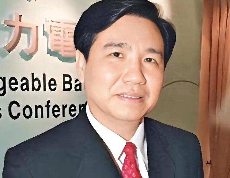 2011年，钟馨稼向美方捐赠了7000万并且当时他还向我方叫嚣，态度十分猖狂，可
