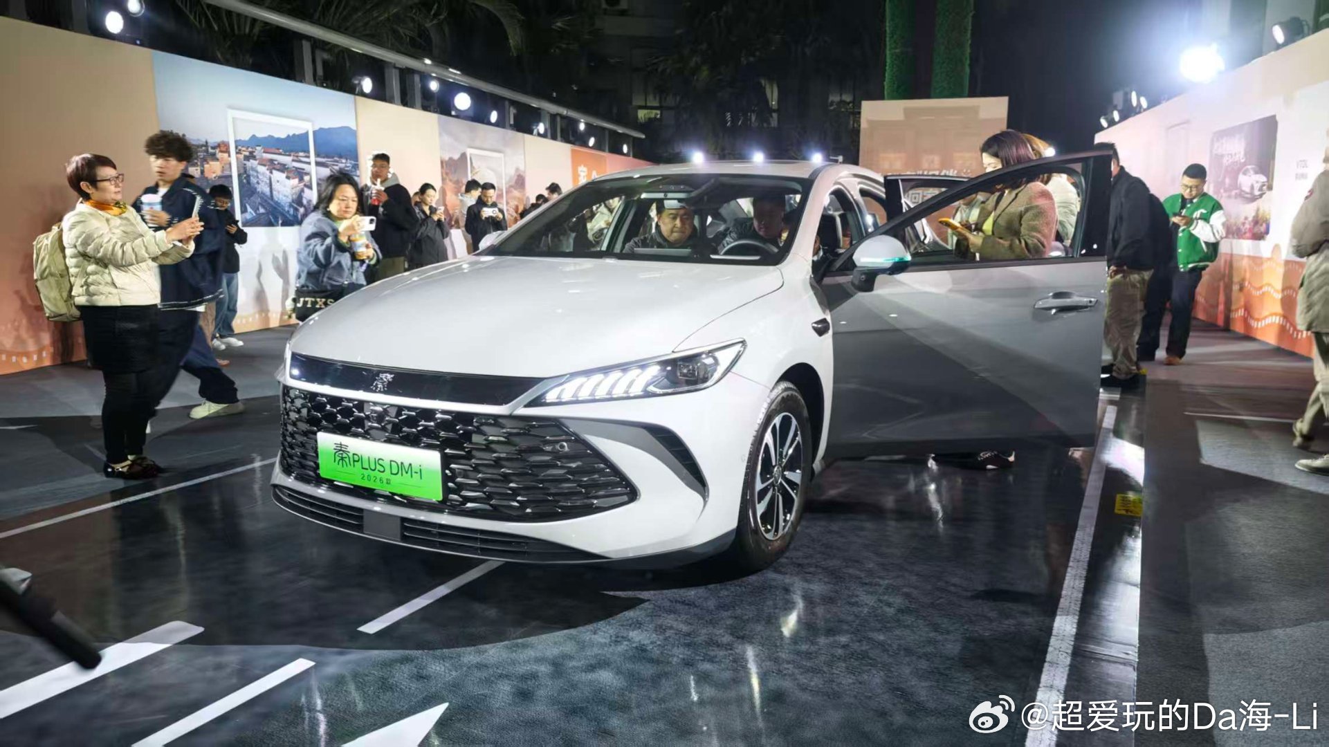 2026款秦家族以210KM超长纯电续航为核心突破，彻底改写了家用混动的用车逻辑