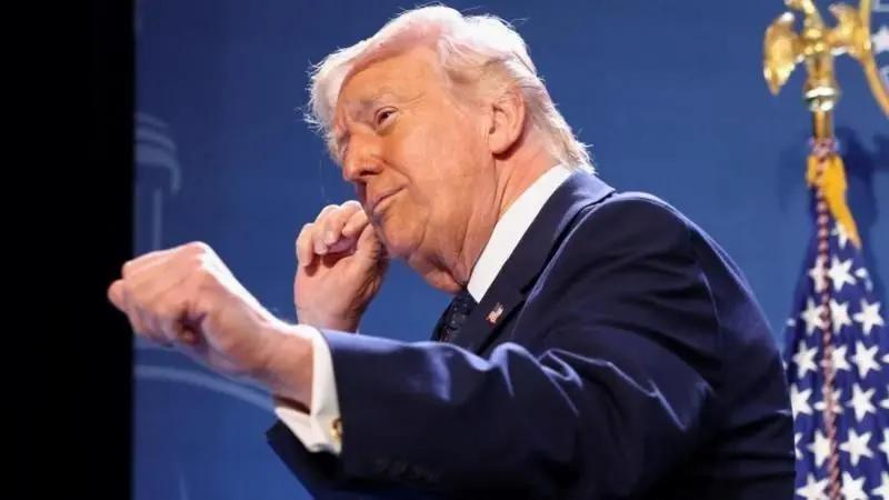 记者把话筒递过去，问特朗普，如果伊朗最高领袖还是哈梅内伊的儿子，你还能宣布胜利吗