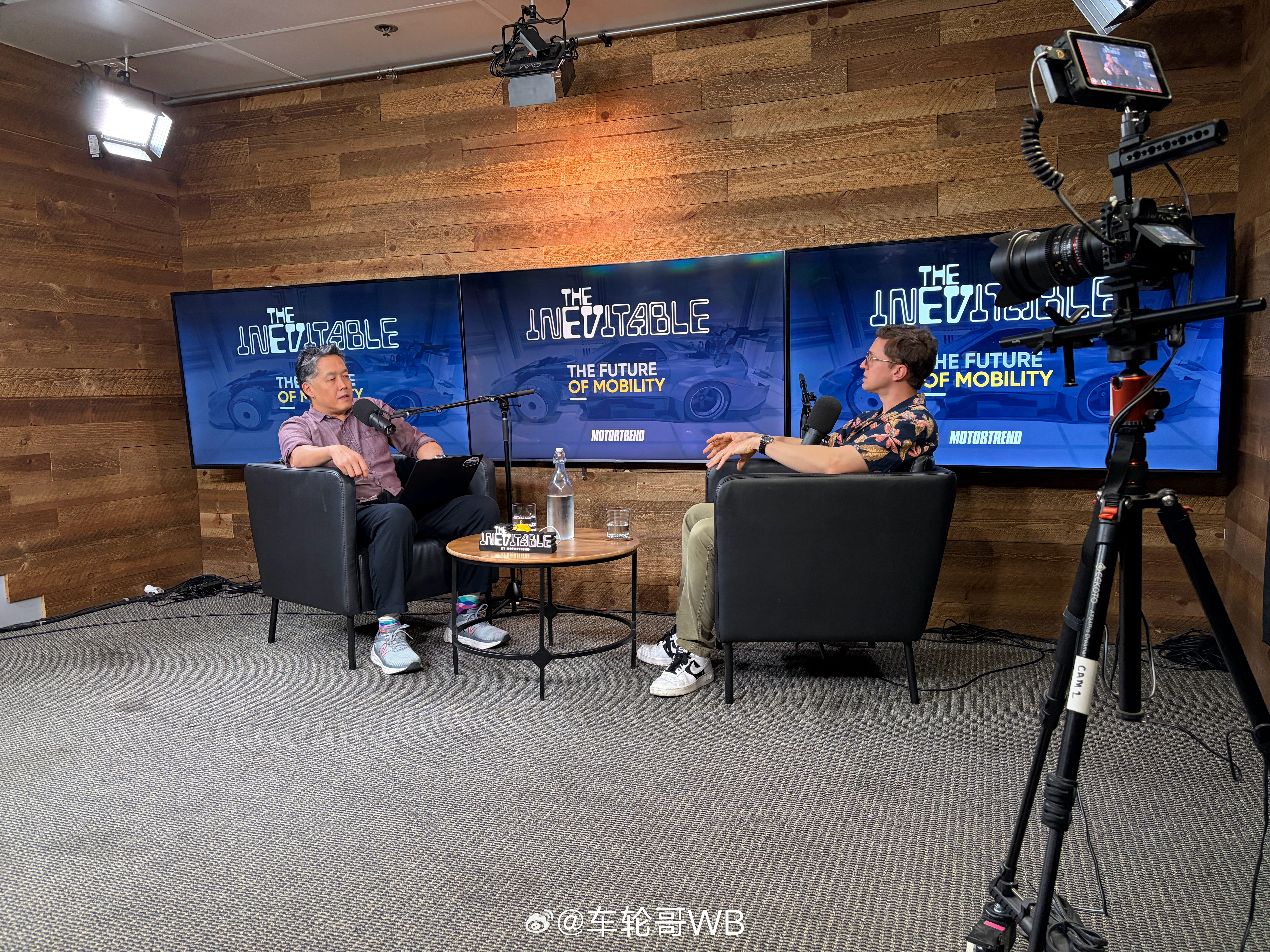 在MOTORTREND录制博客，这是我小时候特别喜欢的汽车杂志。在十几年前，我曾