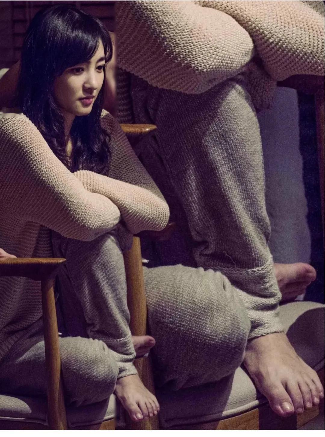 王丽坤，宽宽的脚丫子。