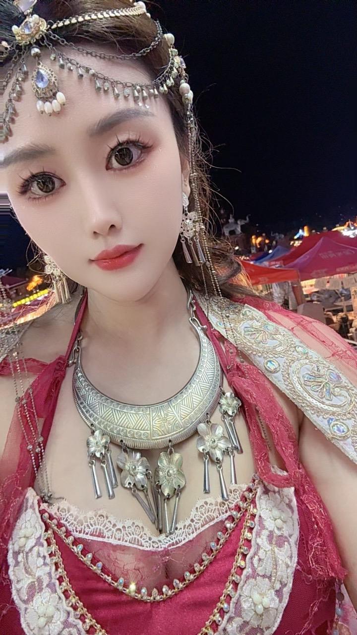 风景本不惊艳，只是回忆加了分，人性本不难辩，只是执念乱了心，心很贵，一...