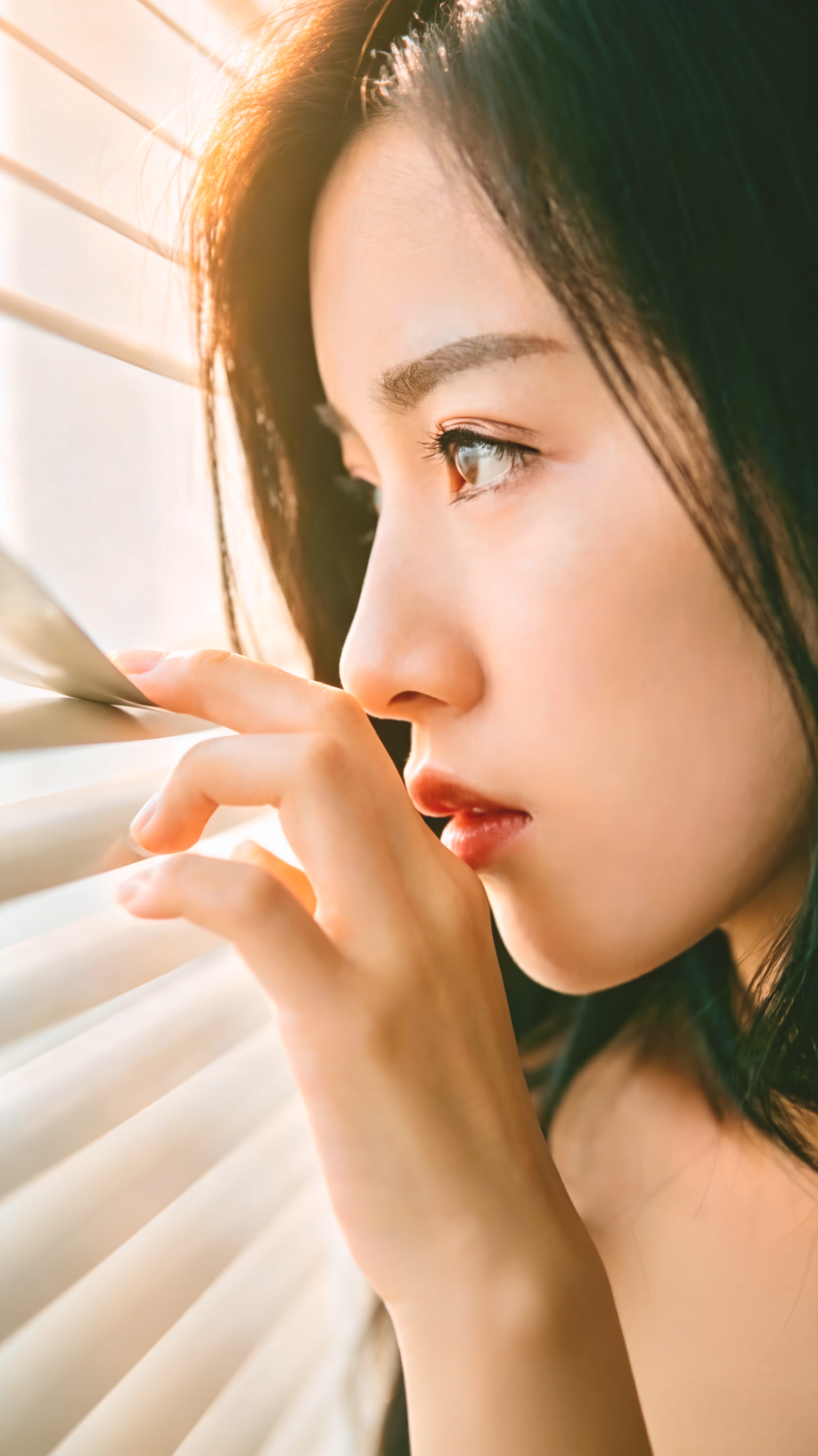 生活手记有时候累，不是身子沉，是心太满。总被旁人的眼神牵动，在胡思乱想里画地为牢