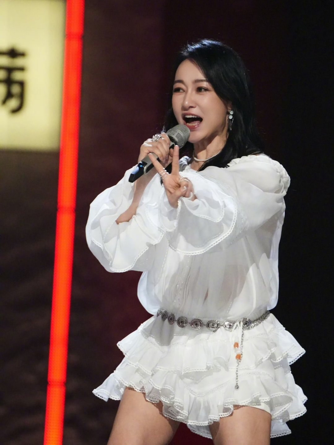 赵子琪硬刚浪姐 孙怡战队赵子琪因为队长孙怡缘故主动退出。发文称1.自己一秒不能多