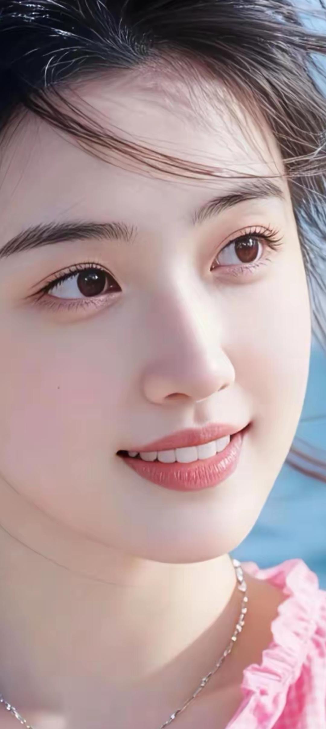 阳光下的甜美笑容，粉嫩的唇妆，少女心满满！🌞💕