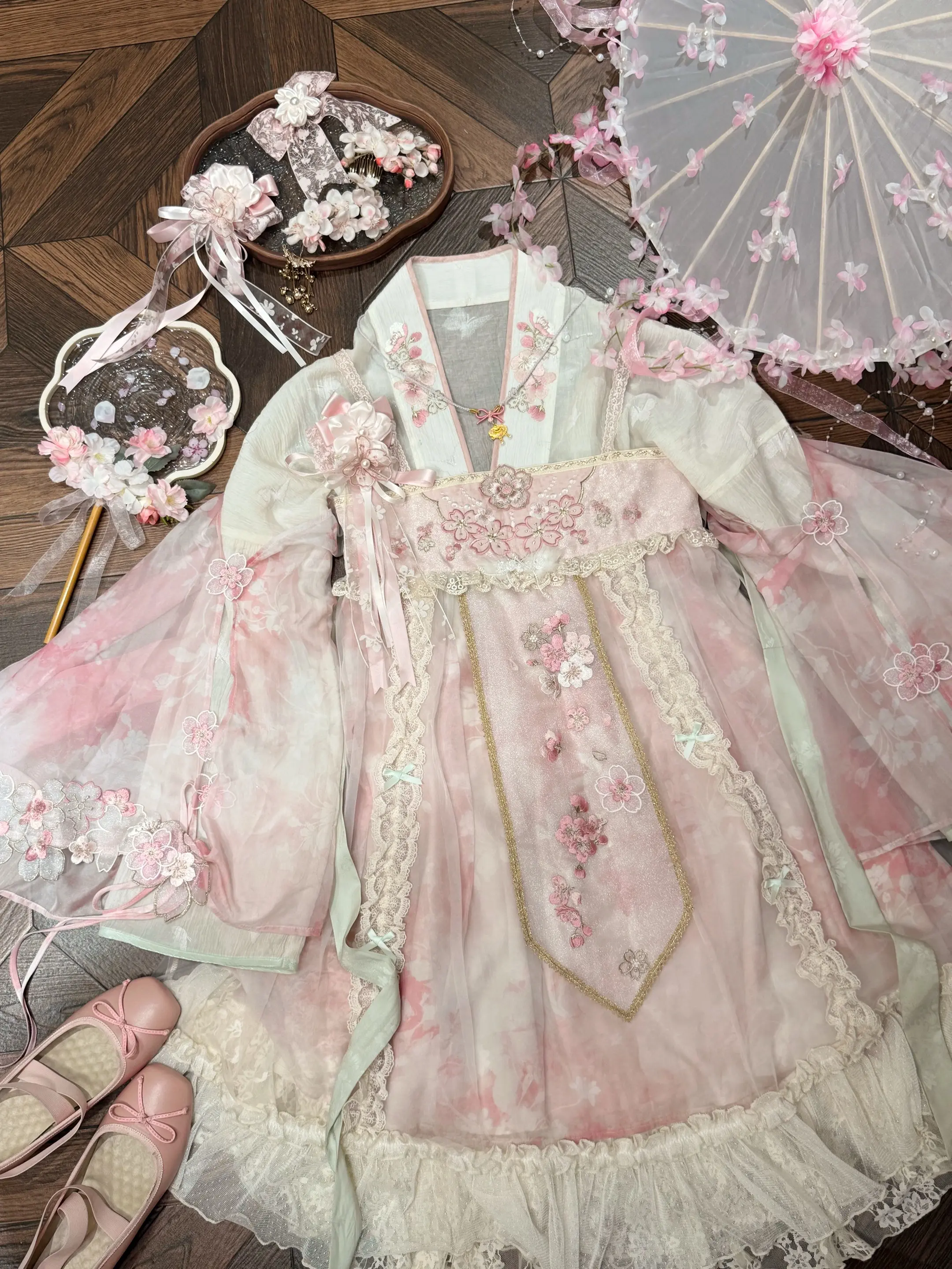 女孩子的衣柜当然是越满越好啦。