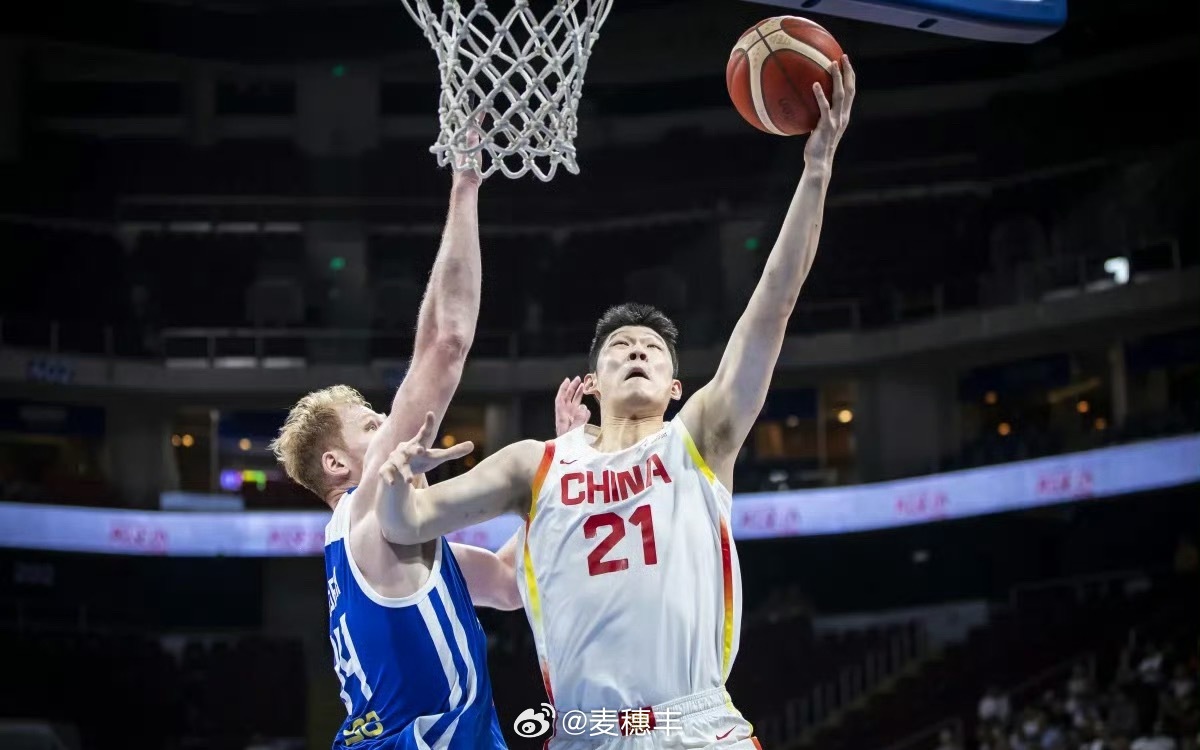 这个世预赛窗口期内，我们称赞贺希宁，称赞朱俊龙，称赞李弘权，称赞赵继伟，但别忘了