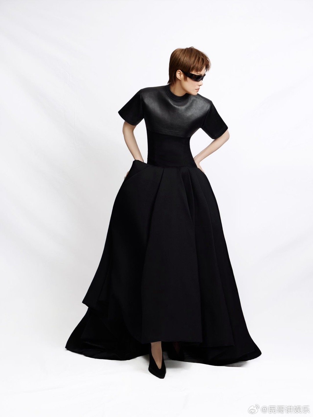李宇春 红毯女王 All black造型配科技感墨镜，压轴登场自带王者气，这份霸