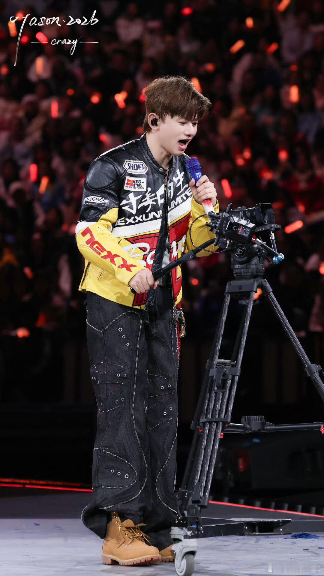  张杰张杰这几步走到我心巴上了张杰未live巡回演唱会张杰迈步自带风，这几步直接