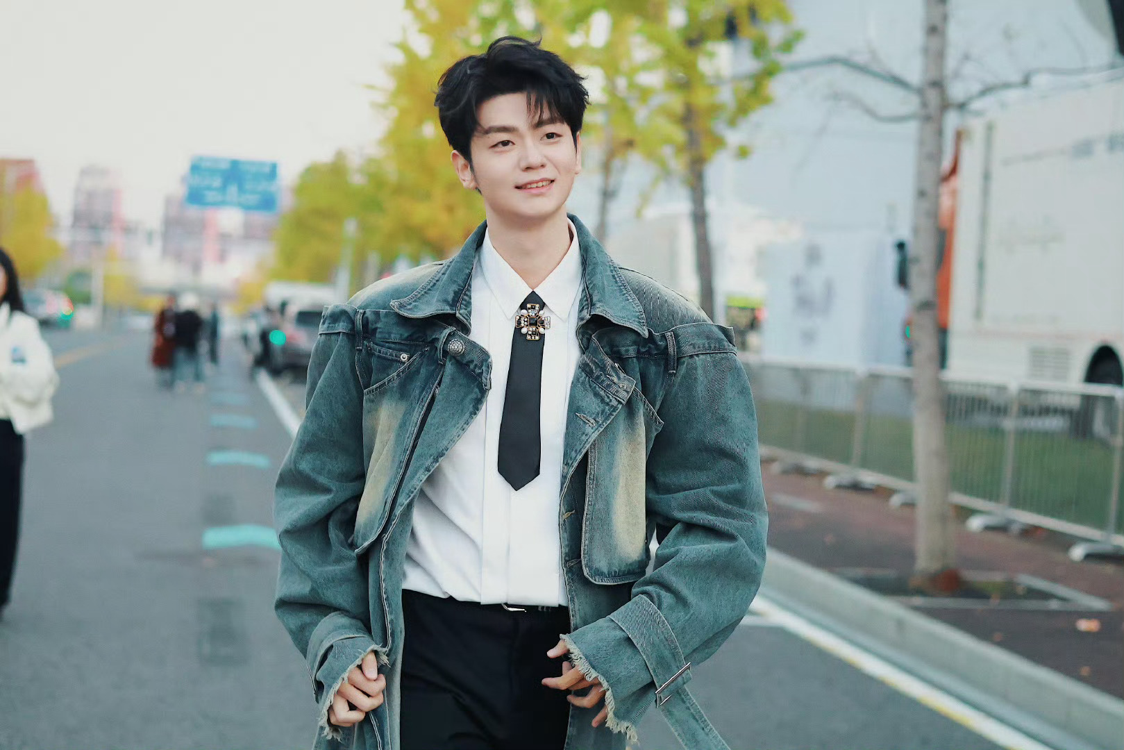 哇塞!内娱又有新一批帅男生啦👏 原本单纯音综录制路透曝光，男生们各有各的帅。软