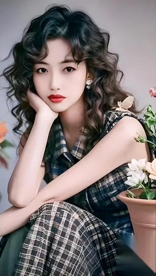 结婚后别丢了吸引力

看看多少女人输在这一点

总有人觉得结婚了就安稳了，天天围