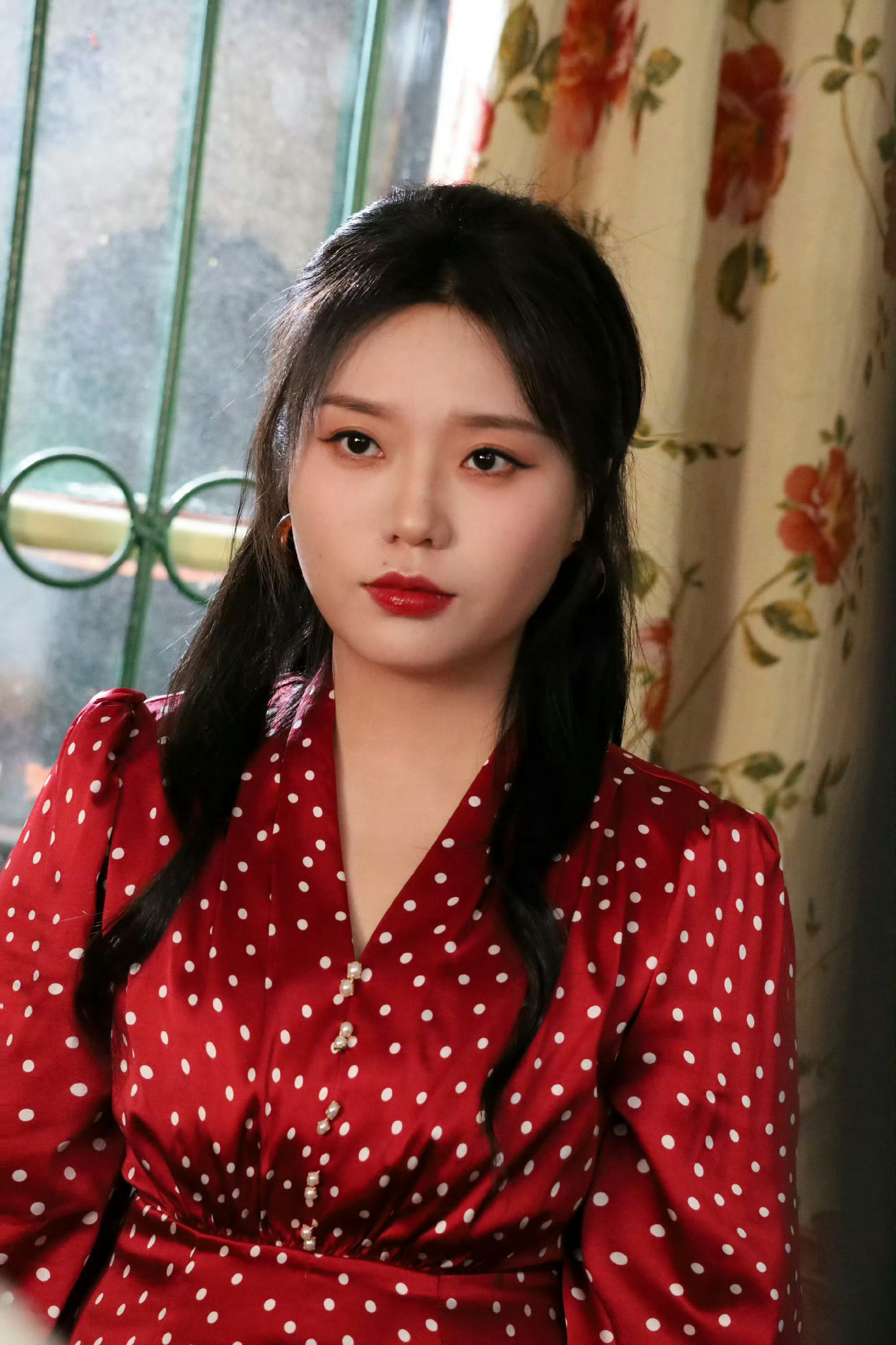 陈昊宇把李雪琴假发片拽掉了 假发片一掉氛围感全没了哈哈哈哈 