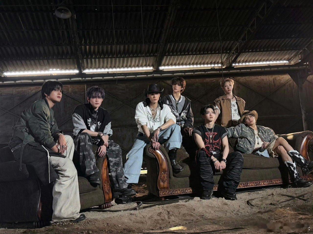 kpop连续10张专辑突破百万销量的男团英国媒体都夸的高完成度专辑，主打歌的低音