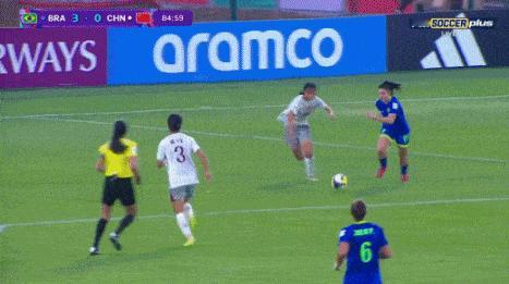中国女足0：3完败巴西女足止步U17世青赛8强。比赛开始巴西女足取得梦幻开局，在