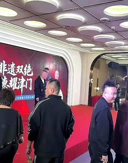 让一个不喝酒的摇滚歌手代言酒，这操作谁看得懂？

天津芦台春，那可是有三百多年历