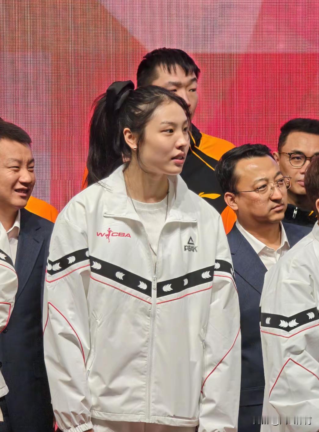 山西男篮、女篮新赛季新闻发布会昨天在太原成功召开。发布会上，山西两支职业篮球队分