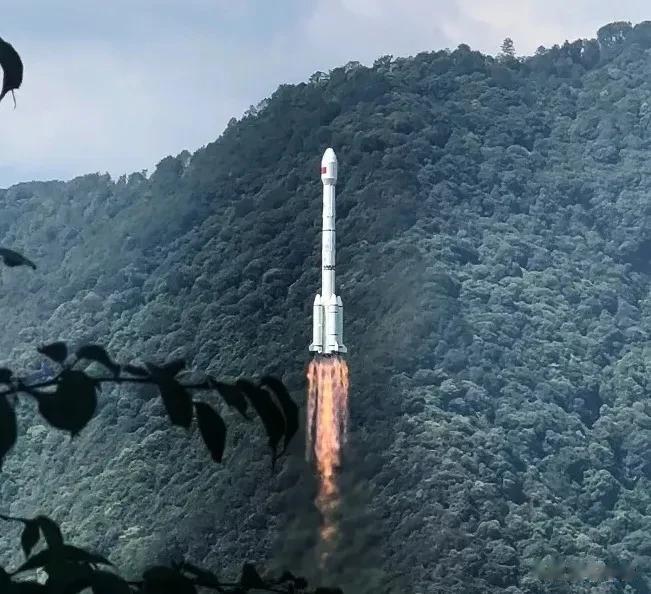 长征三号乙发射，一如既往的成功！
5月17日上午10时50分，西昌卫星发射中心长