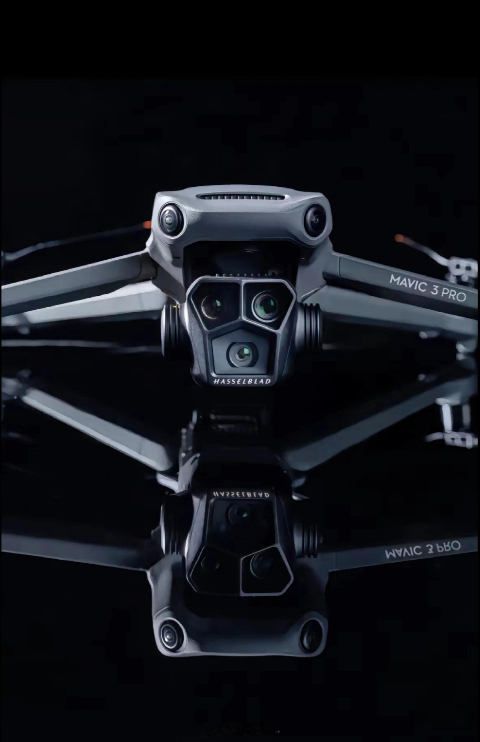 大疆Mavic 3 Pro✈️📷哈苏主摄：等效焦距24mm，f/2.8至f/1