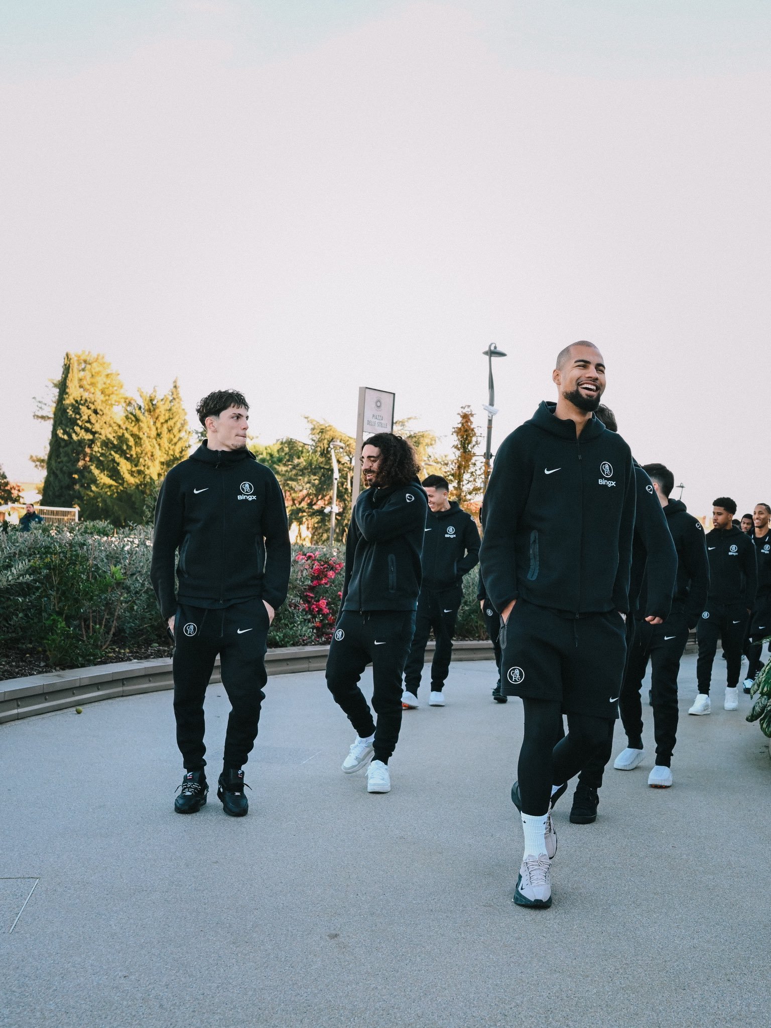 切尔西官X：A stroll around town. 🚶