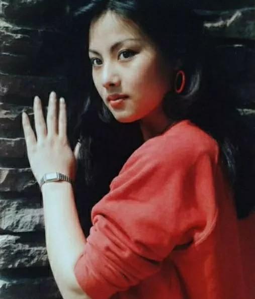 1995年清晨，最美“准王熙凤“乐韵从13楼一跃而下，将自己的生命永远定格在了2