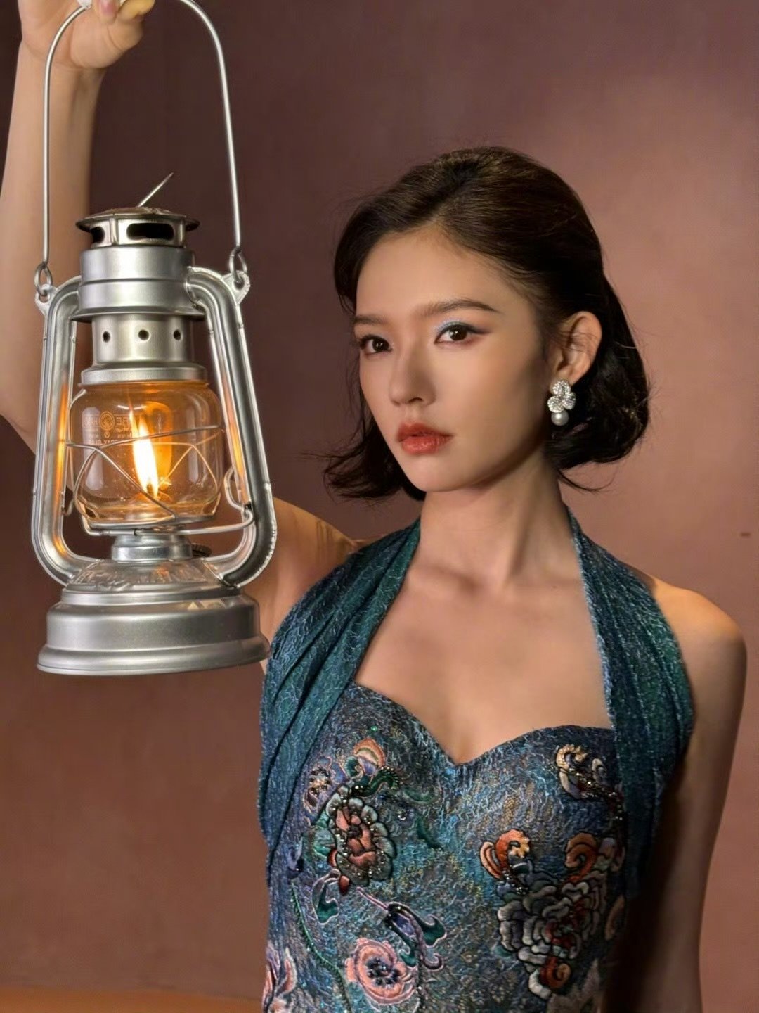 林允w盛典造型预告林允剪了个短发短发好美 ​​​