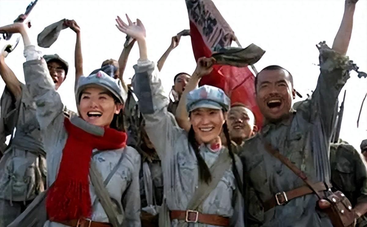 长征途中举办特别“春晚”，徐特立压轴演出小品“捉虱子”，现场气氛热烈欢快！
19