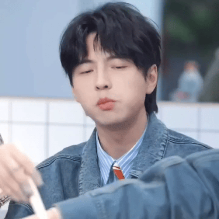 关蒲熠星什么事，蒲熠星只是一个今晚上要开演唱会的大明星。 ​​​
