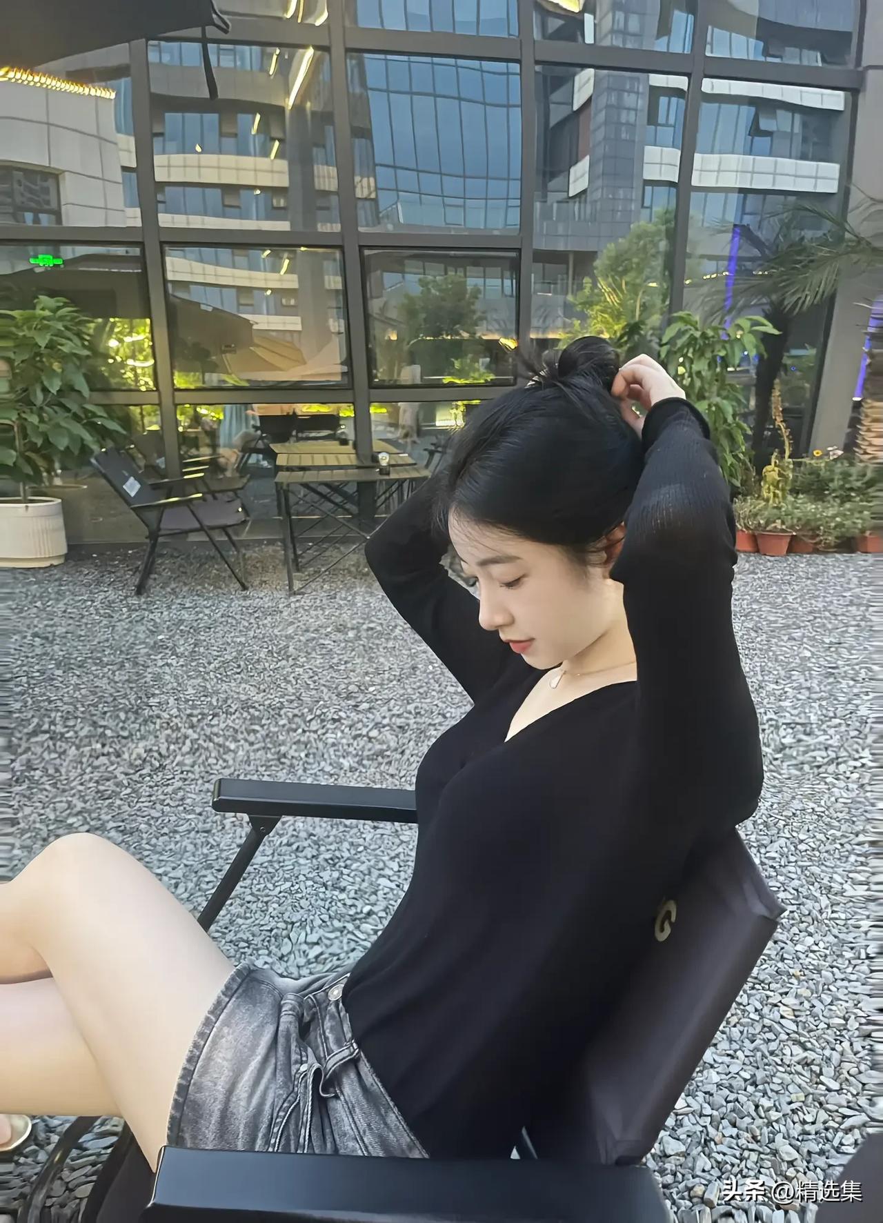 都市雅致生活，时尚穿搭，轻松一刻。