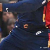 NBA  5月12日，NBA季后赛次轮G4骑士主场对阵活塞，米切尔在上半场8中1