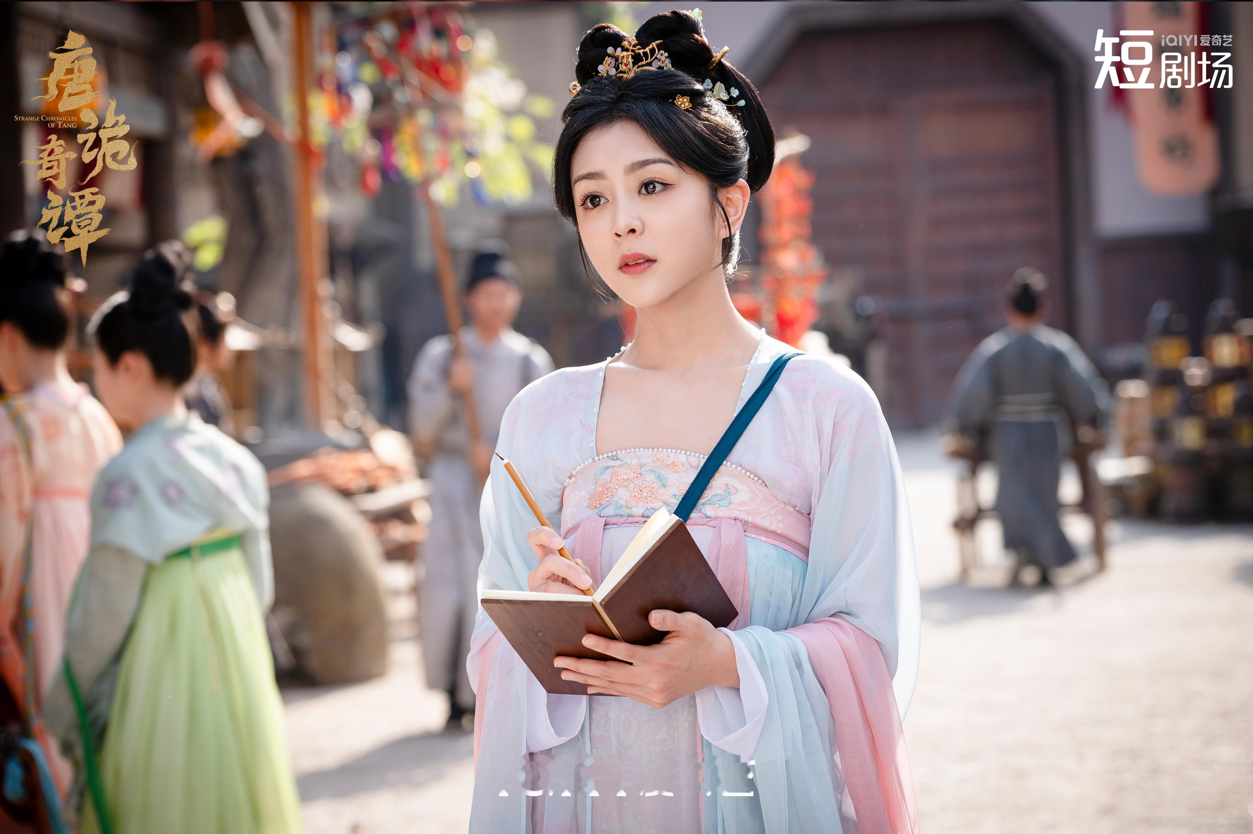 怪不得唐诡奇谭要单独播 期待喜君在唐诡奇谭里的造型，之前每一套都好好看，像一只软