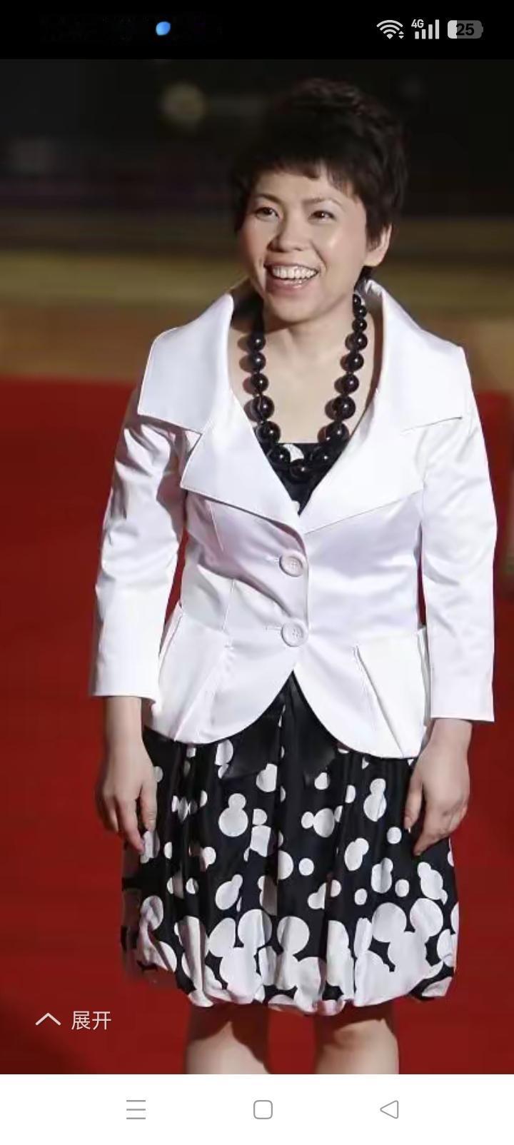 邓亚萍脖子上挂的大珠子谁认识？但是李连杰戴的都知道。
西藏大昭寺之九眼天珠，保守